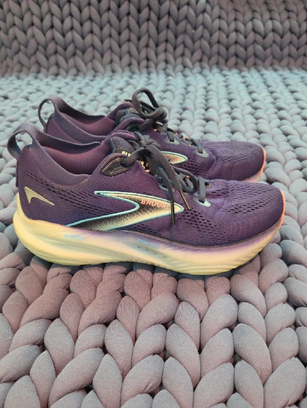 Brooks Glycerin 22 Women's Purple Running Sneakers with Pink Accents